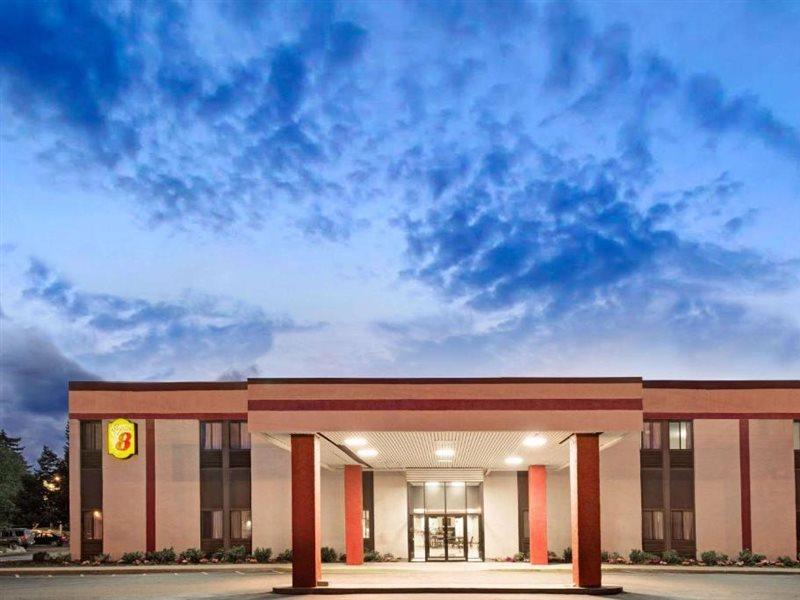 Super 8 By Wyndham Brockton Hotel Exterior photo