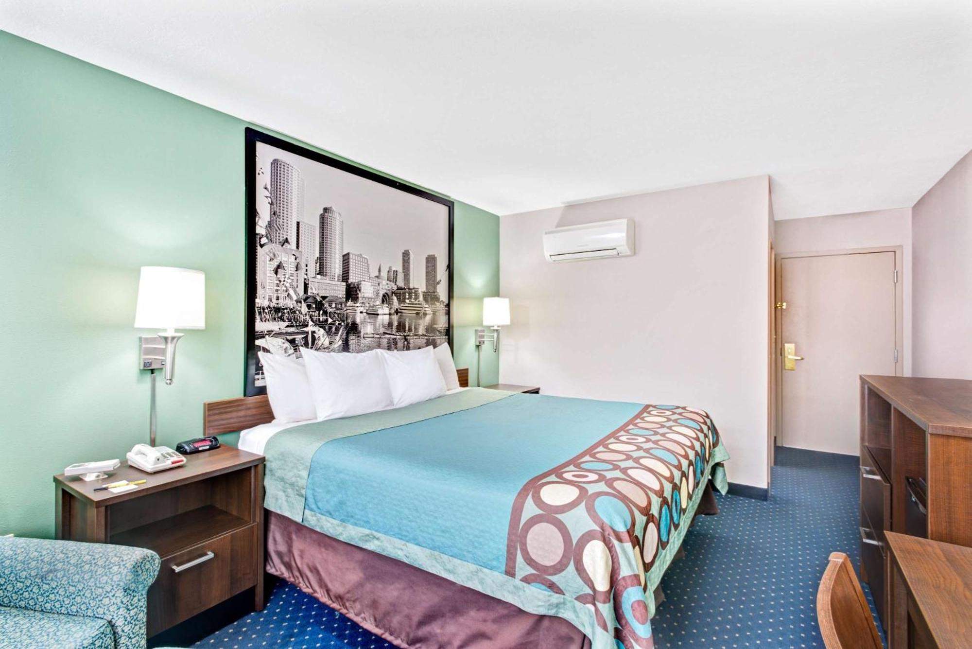 Super 8 By Wyndham Brockton Hotel Exterior photo