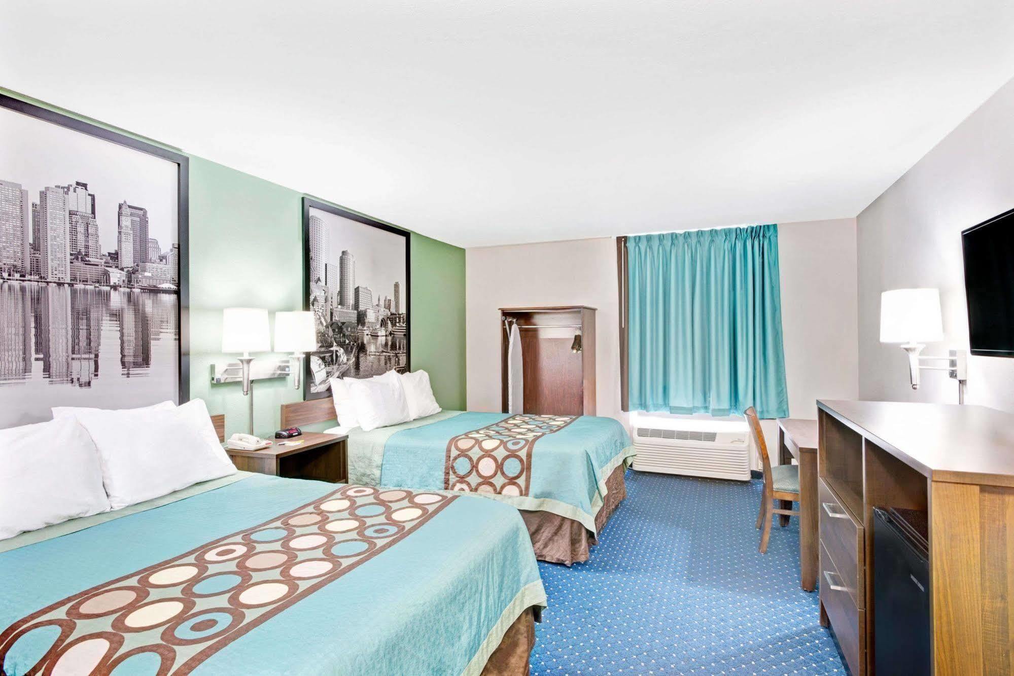Super 8 By Wyndham Brockton Hotel Exterior photo